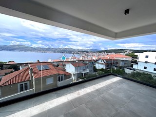 Dalmacija, Okrug Gornji, Penthouse 192m2, odprt pogled na morje