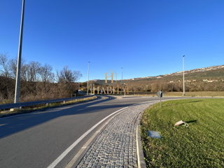 Istra, Buzet, gradbeno zemljišče 3881m2, poslovna raba, stanovanjska raba, trgovski center, bencinska črpalka
