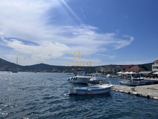 Dalmacija, Vinišće, gradbeno zemljišče 1015m2 mešana raba, elektrika in voda ob parceli, čudovit odprt pogled na morje