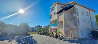 Rogoznica Novozgrajena vila v centru blizu plaže, 4 apartmaji!