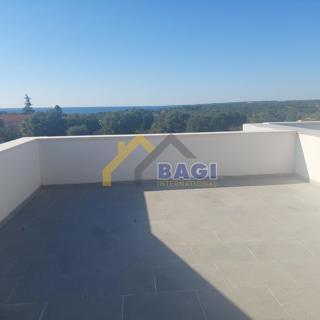 DVOJNA HIŠA - POGLED NA MORJE - BAZEN - GARAŽA - VRT