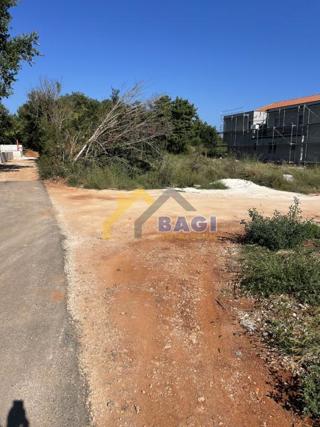 Zazidljivo zemljišče 892 m² – LOBORIKA