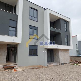 Pula Stanovanje 86,26 m2 - Vrt 113 m2 - Dva vrta - Shramba