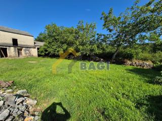 KANFANAR - DVE GRADBENI PARCELI S STARO STAVBO