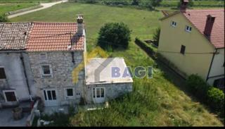 Stara istrska kamnita hiša na parceli velikosti 493 m2
