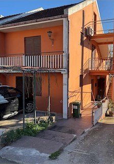 Očarljiva hiša na otoku Hvaru z neskončnim potencialom v Vrboski