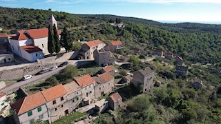 Dve kamniti hiši za obnovo na Hvaru, Velo Grablje