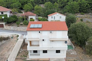 Edinstvena priložnost za nakup apartmajske hiše na Hvaru