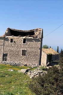 Tradicionalna kamnita hiša za obnovo na Hvaru s pogledom na morje in možnost dodatnega zemljišča v Brusju