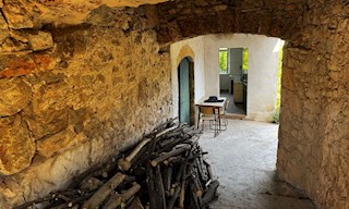 Kamnita hiša Vrbanj s teraso in vrtom