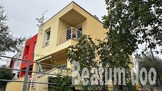 Vrstna hiša z dvema spalnicama in vrtom v Umagu