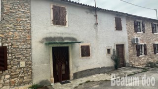 Stara hiša za obnovo v centru mesta, Novigrad