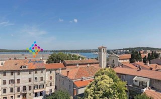 PULA - Stanovanje v centru mesta s pogledom na morje