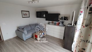 PULA – Dvosobno stanovanje z balkonom 800 m od morja