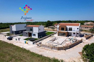 FAŽANA - VODNJAN - družinska hiša z bazenom