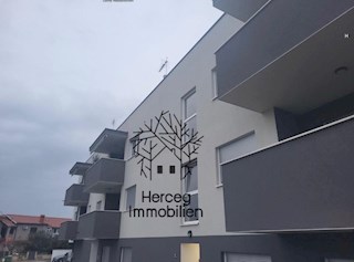 FAŽANA - Opremljeno stanovanje z dvema spalnicama v pritličju stavbe