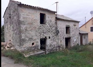 MOTOVUN - kamnita hiša z zemljiščem (potrebna obnova)