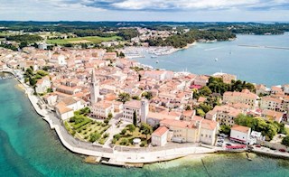 POREČ – Gradbena zemljišča v bližini morja