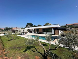 PAZIN: Vila z bazenom