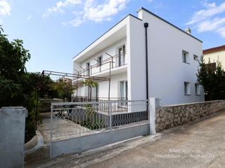 Vodice, Hiša s potencialom, 350 m od morja, 330.000 €