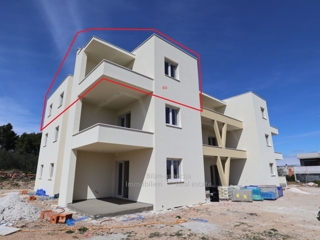 Vodice, stanovanje v drugem nadstropju, pogled na morje