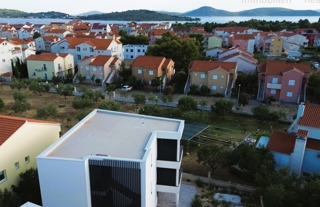 Apartma/Stanovanje Vodice, 92,15m2, 590m od morja