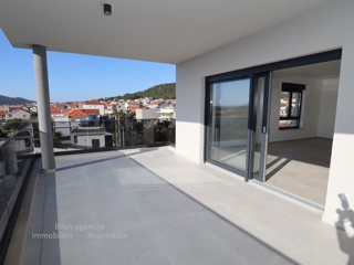 Novo, stanovanje v 2. nadstropju, Tribunj, 370 m od morja