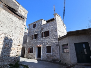 Kamnita hiša, otok Prvić, Vodice