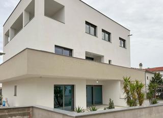  Odlično stanovanje na mirni lokaciji, drugo nadstropje, Vodice