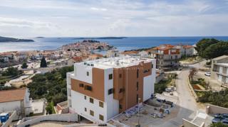 Primošten, luksuzno stanovanje z veliko teraso in pogledom na morje