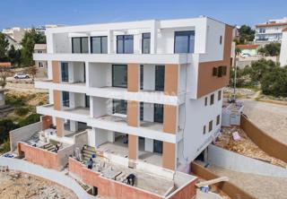 Apartma z bazenom in razgledom na odlični lokaciji, Primošten