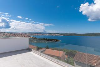 Apartma s čudovitim razgledom, garažnimi mesti in strešno teraso, Čiovo