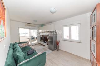 Vodice – Enosobno stanovanje s teraso, 1500 m od morja