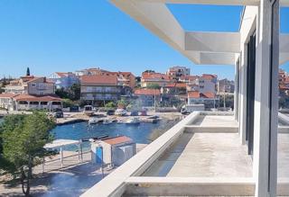 Čudovit dvoetažni apartma, prva vrsta do morja, Brodarica