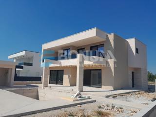 Vila z bazenom v bližini Narodnega parka Krka