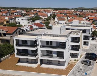  Prodaja stanovanja z dvoriščem v centru mesta, Vodice