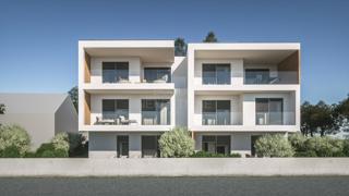  Prodaja stanovanja z dvoriščem v centru mesta, Vodice
