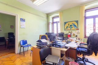 Stanovanje v samem centru, petsobno, Pula