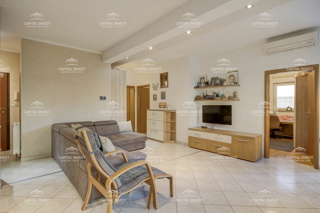 Stanovanje, trisobno, pritličje, parkirišče, Monvidal, Pula, Istra