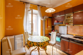 Štirisobno stanovanje v samem središču Pule, Istra