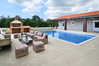 Hiša z bazenom na prostorni zemlji, Štokovci, Istra