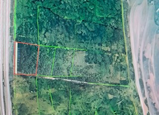 Kmetijsko zemljišče v mirnem okolju – Baderna, Poreč (9.026 m² + dodatna možnost)