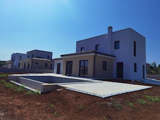 Moderna vila z bazenom in pogledom na morje - Poreč, 6 km od morja