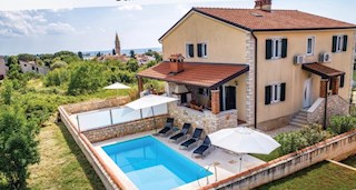 Istra, polsamostojna hiša z bazenom in pogledom na morje, 400 m od plaže
