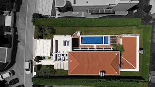 EKSKLUZIVNO: Vaše zasebno letovišče s 54 m2 velikim bazenom na zahodni obali Istre