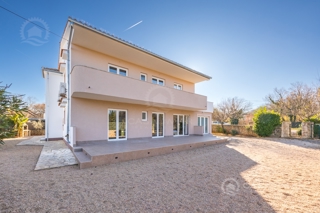 Hiša Dobrinj, 500m2