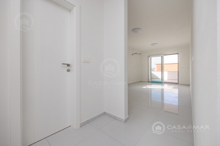 PRILOŽNOST! Novogradnja Novi Vinodolski – Apartma v pritličju z vrtom, 2 parkirni mesti!