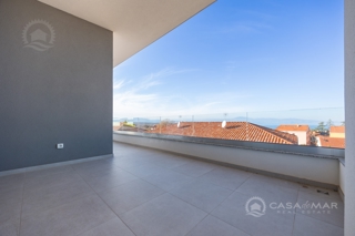 Apartma v Malinski s pogledom na morje in dodatnim apartmajem v pritličju – novogradnja!