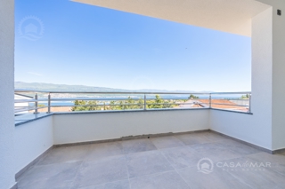 PRILOŽNOST! Apartma s panoramskim pogledom na morje, novogradnja s parkiriščem in shrambo