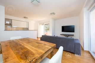 Udobno stanovanje z dvema spalnicama v Crikvenici, le 300 m od morja!